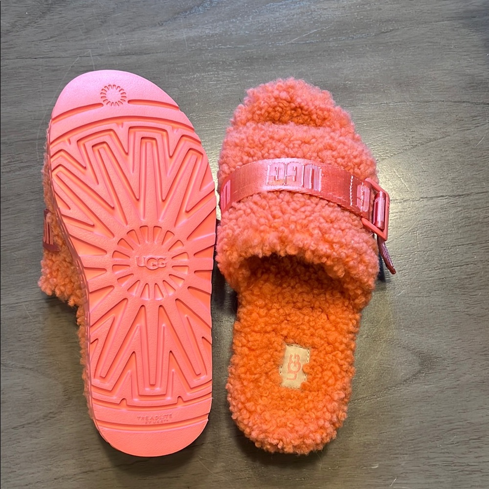 UGG Women's Fluffy Coral Slippers